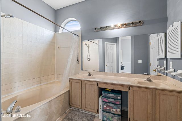 8459 COUNTRY BEND Circle E, Jacksonville, FL 32244