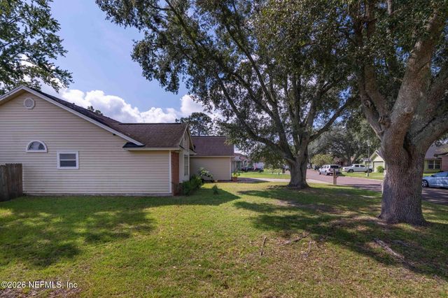 8459 COUNTRY BEND Circle E, Jacksonville, FL 32244