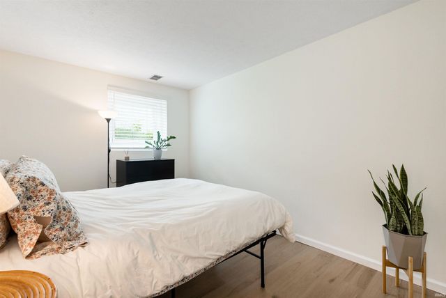 1818 Eagle Point Court, South Bend, IN 46628