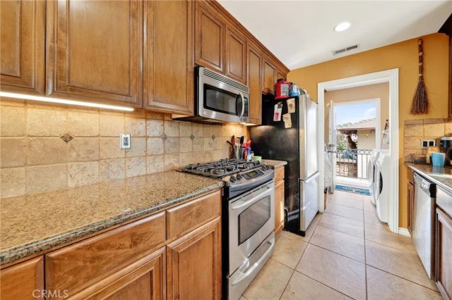 951 W Kendall, Corona, CA 92882