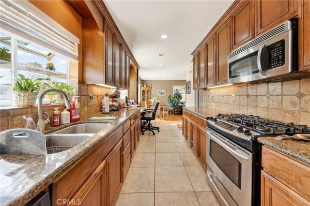 951 W Kendall, Corona, CA 92882