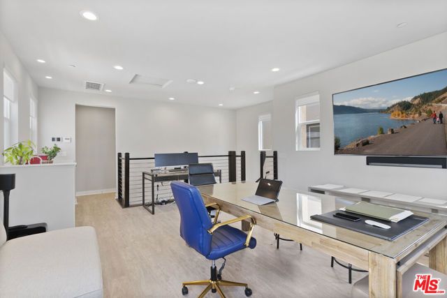 551 Daniel Freeman Circle, Inglewood, CA 90301