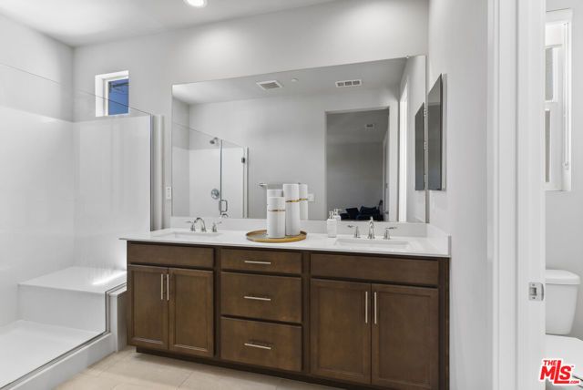 551 Daniel Freeman Circle, Inglewood, CA 90301