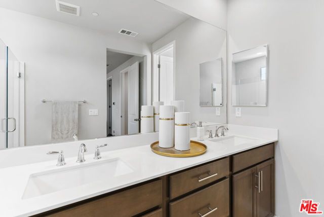 551 Daniel Freeman Circle, Inglewood, CA 90301