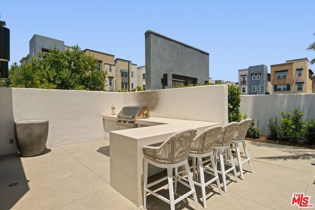 551 Daniel Freeman Circle, Inglewood, CA 90301