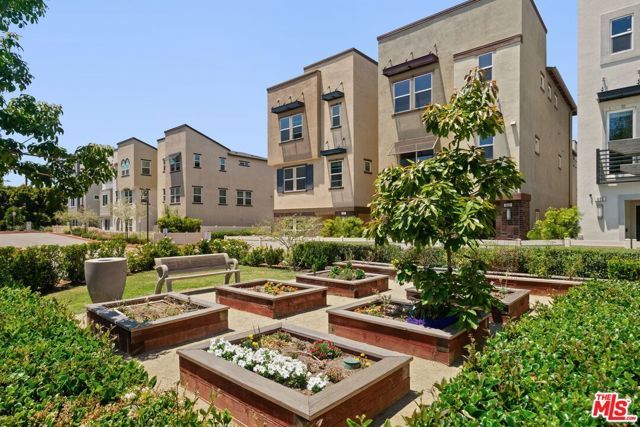 551 Daniel Freeman Circle, Inglewood, CA 90301