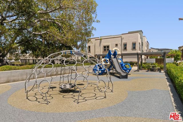 551 Daniel Freeman Circle, Inglewood, CA 90301