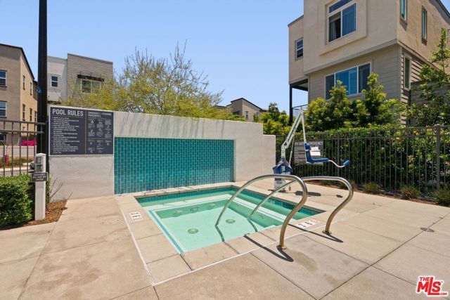 551 Daniel Freeman Circle, Inglewood, CA 90301