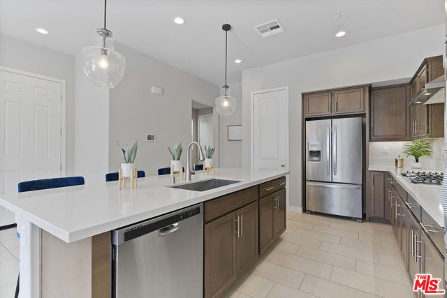 551 Daniel Freeman Circle, Inglewood, CA 90301