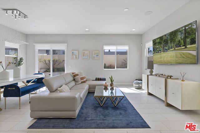 551 Daniel Freeman Circle, Inglewood, CA 90301