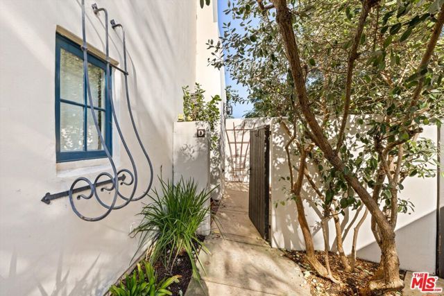 218 Santa Barbara Street D, Santa Barbara, CA 93101