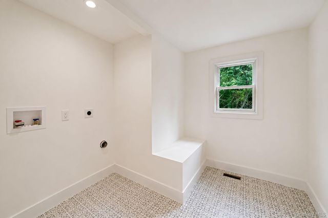 80 Springville Road A, Hampton Bays, NY 11946