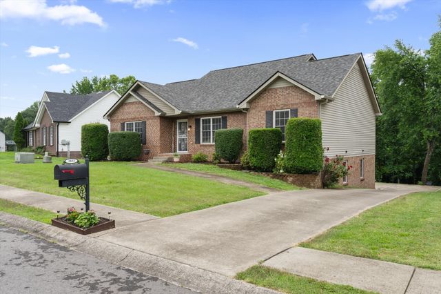 1823 Patricia Dr, Clarksville, TN 37040