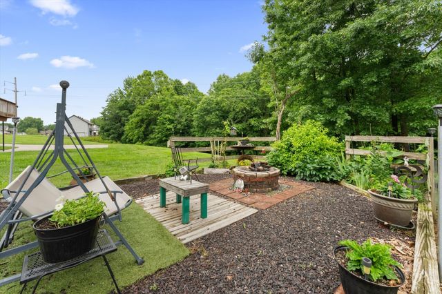 1823 Patricia Dr, Clarksville, TN 37040