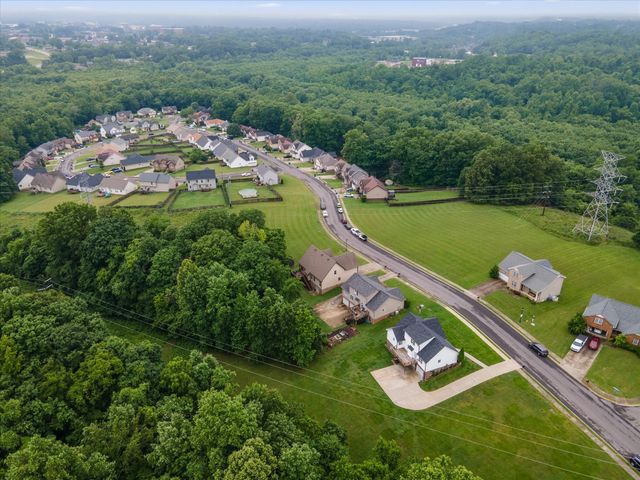 1823 Patricia Dr, Clarksville, TN 37040