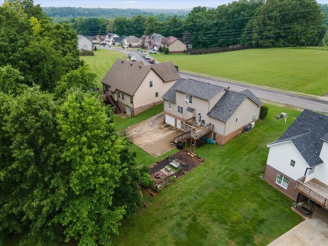 1823 Patricia Dr, Clarksville, TN 37040