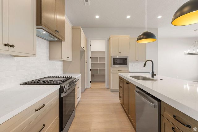 2405 PATRICIA DR, Santa Clara, UT 84765