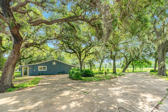 18792 Highway 35, Sweeny, TX 77480