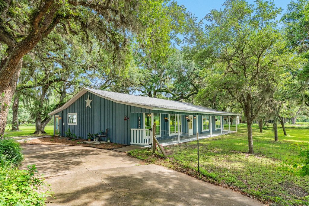 18792 Highway 35, Sweeny, TX 77480