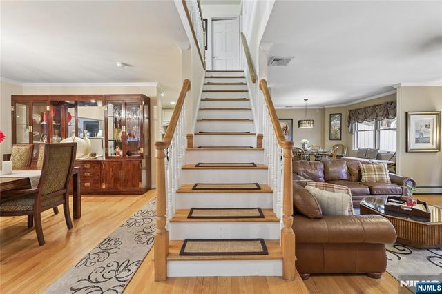 7 Valen Court 2, Franklin Lakes, NJ 07417