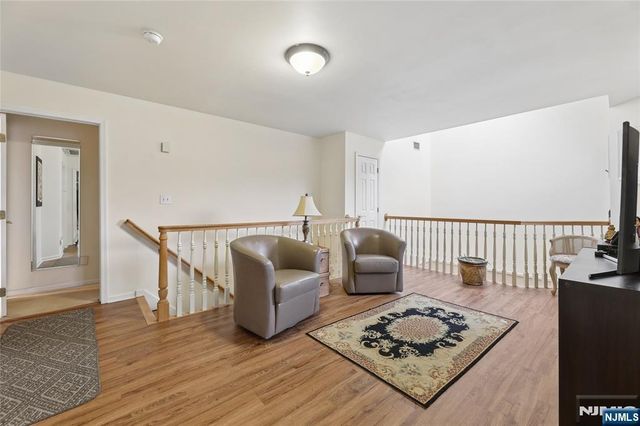 7 Valen Court 2, Franklin Lakes, NJ 07417