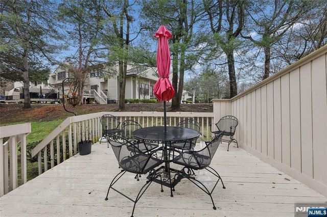 7 Valen Court 2, Franklin Lakes, NJ 07417