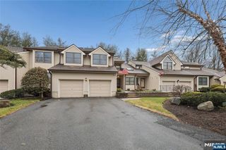 7 Valen Court 2, Franklin Lakes, NJ 07417