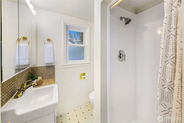 15545 8th Avenue NE, Shoreline, WA 98155