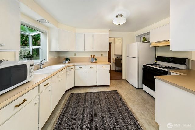 15545 8th Avenue NE, Shoreline, WA 98155