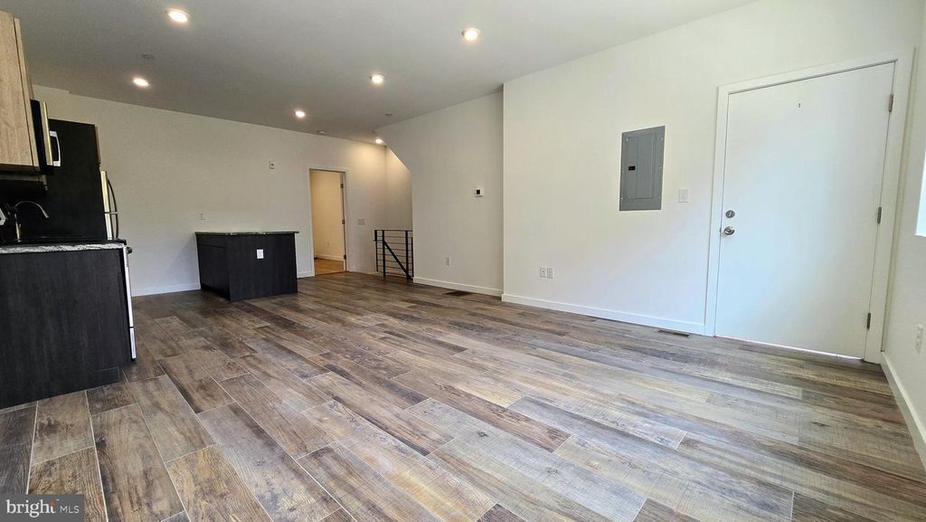 300 BUDD ST #E1, Philadelphia, PA 19104