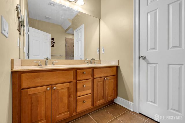 6 William Martin Way, Flemington, NJ 08822