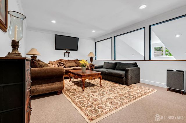 6 William Martin Way, Flemington, NJ 08822