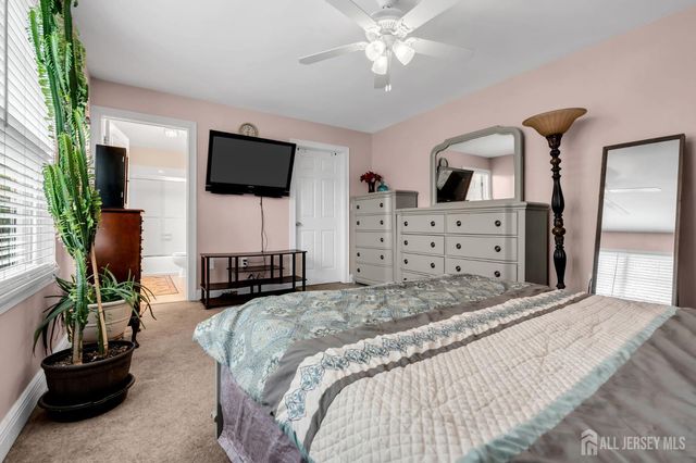 6 William Martin Way, Flemington, NJ 08822
