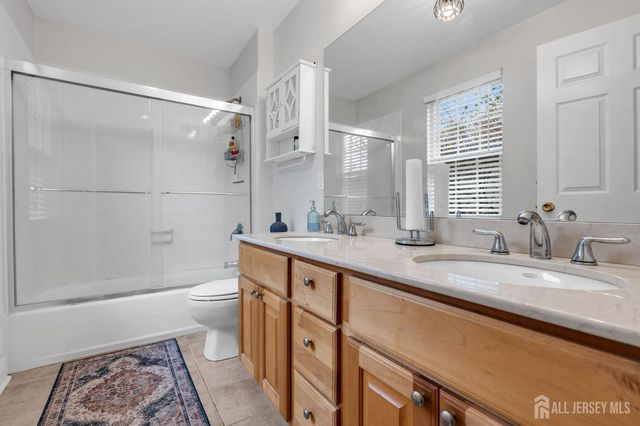 6 William Martin Way, Flemington, NJ 08822