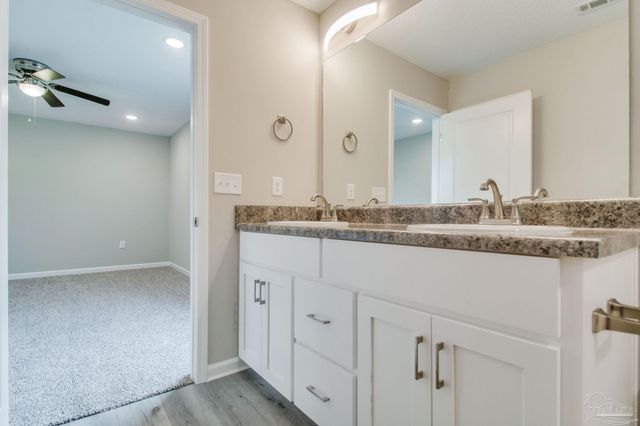 5601 Riviera Dr, Milton, FL 32583