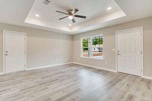 5601 Riviera Dr, Milton, FL 32583