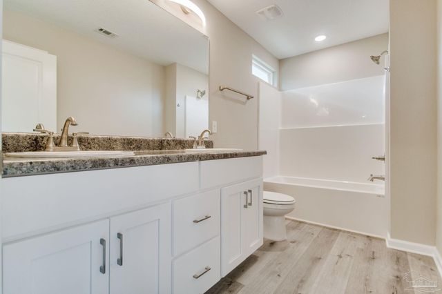 5601 Riviera Dr, Milton, FL 32583