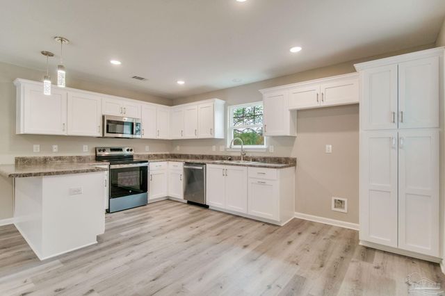 5601 Riviera Dr, Milton, FL 32583