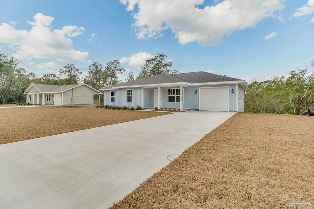5601 Riviera Dr, Milton, FL 32583