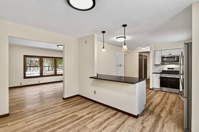 2700 Crestwood Circle, Hopkins, MN 55305