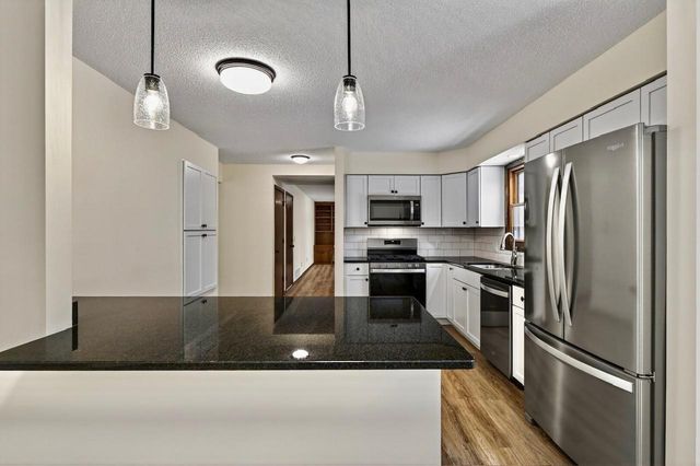 2700 Crestwood Circle, Hopkins, MN 55305