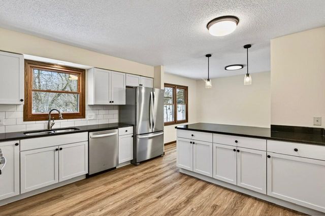 2700 Crestwood Circle, Hopkins, MN 55305