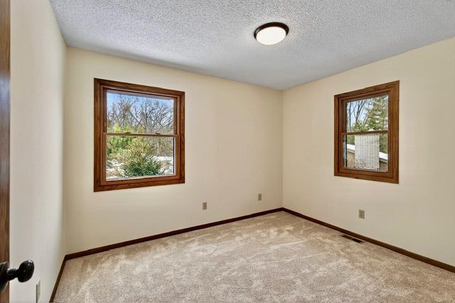 2700 Crestwood Circle, Hopkins, MN 55305