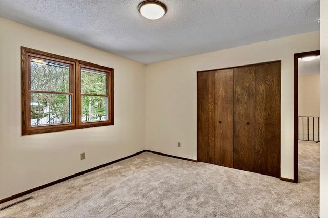 2700 Crestwood Circle, Hopkins, MN 55305