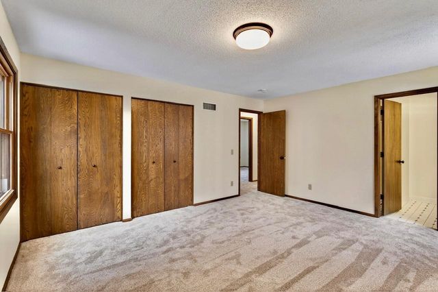 2700 Crestwood Circle, Hopkins, MN 55305