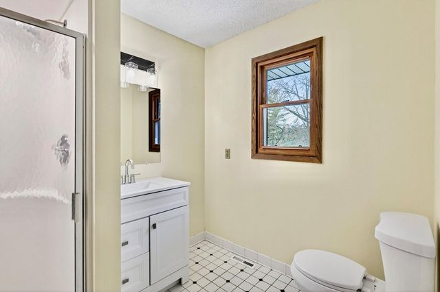 2700 Crestwood Circle, Hopkins, MN 55305