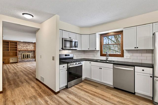 2700 Crestwood Circle, Hopkins, MN 55305