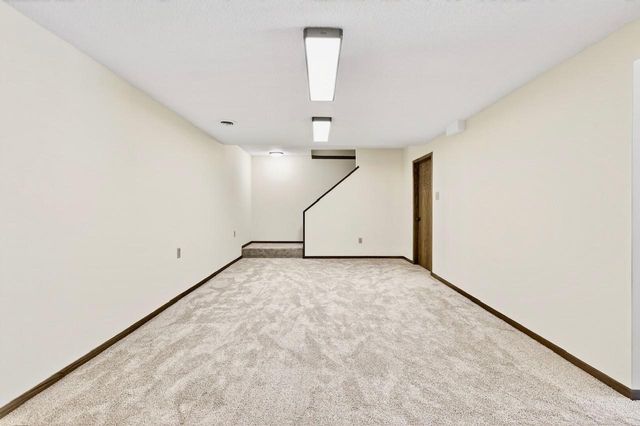 2700 Crestwood Circle, Hopkins, MN 55305