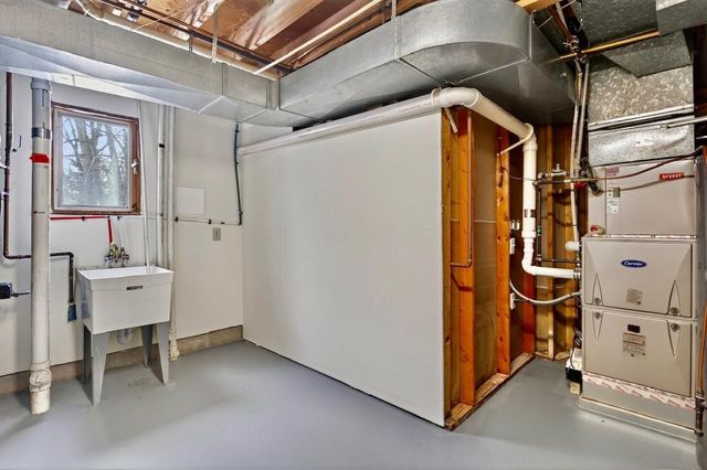 2700 Crestwood Circle, Hopkins, MN 55305