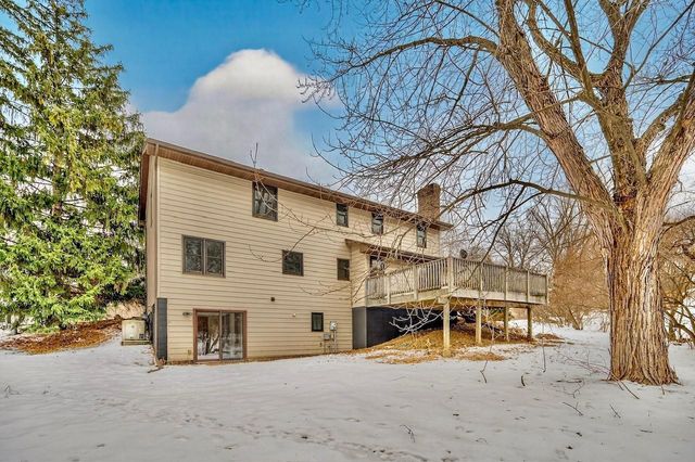 2700 Crestwood Circle, Hopkins, MN 55305